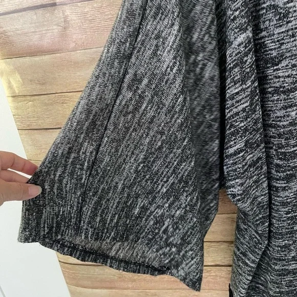 French Laundry Women’s Black And Gray Fringe Cardigan Sweater Plus Size: 1X - Picture 4 of 10